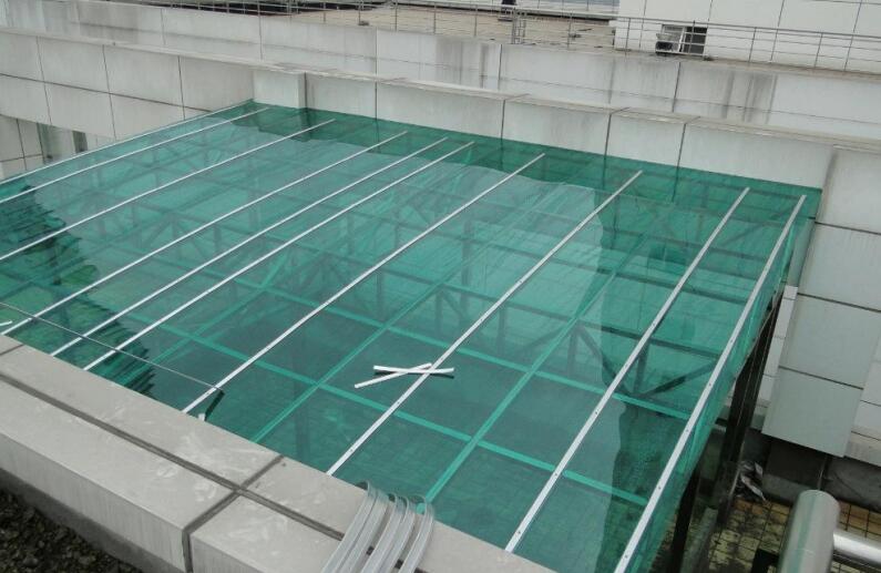 pc耐力板和鋼化玻璃雨棚哪個更好？
